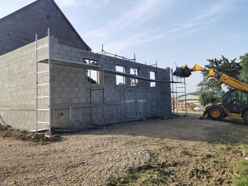 d&eacute;couvrez nos services de construction et r&eacute;novation pour transformer votre maison ou local professionnel. qualit&eacute;, expertise et accompagnement sur mesure pour tous vos projets immobiliers.