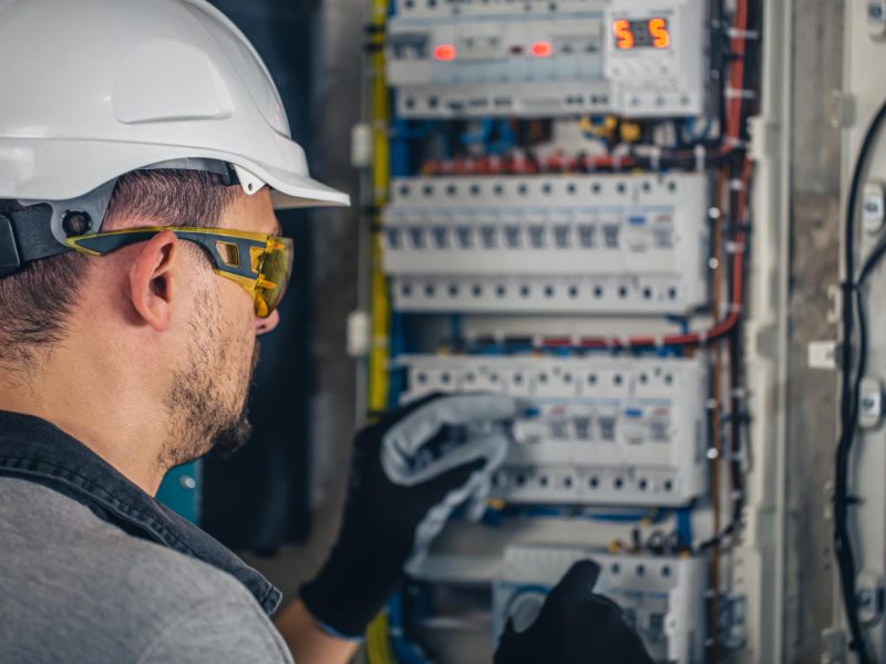 trouvez un &eacute;lectricien local fiable pr&egrave;s de chez vous pour tous vos travaux d&rsquo;&eacute;lectricit&eacute;, installations, d&eacute;pannages et mises aux normes. service rapide et professionnel.