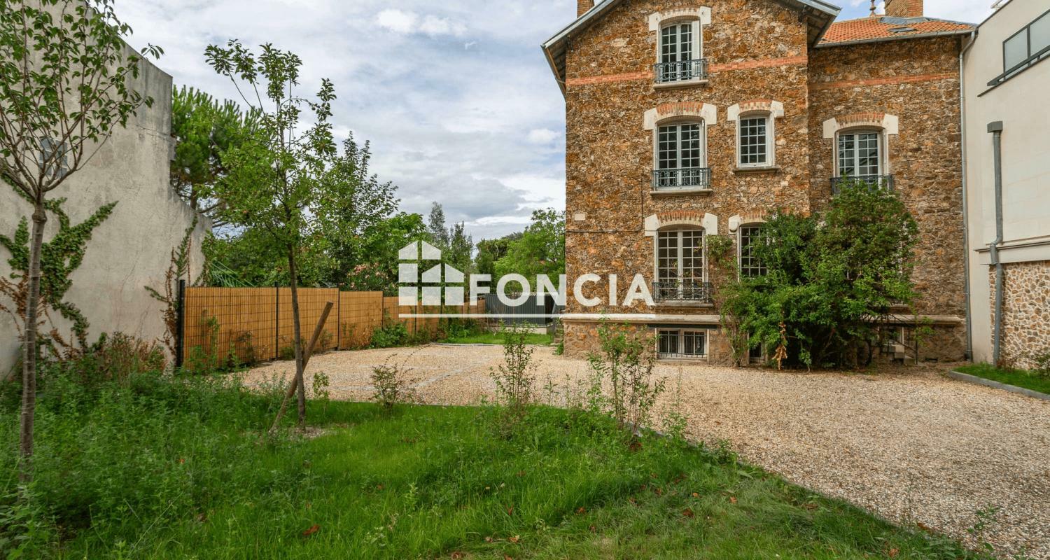 d&eacute;couvrez les prix de la peinture &agrave; bourg-la-reine : tarifs au m&sup2;, conseils pour choisir un peintre, explications des devis et astuces pour estimer votre budget travaux.