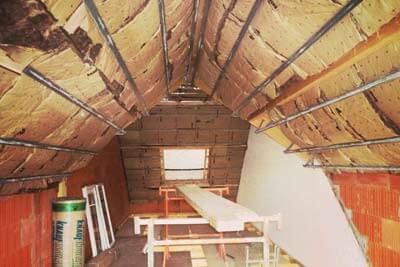 vous cherchez &agrave; r&eacute;nover vos combles &agrave; bourg ? d&eacute;couvrez nos solutions sur mesure pour transformer vos combles en un espace confortable et fonctionnel. conseils, accompagnement et devis gratuits.