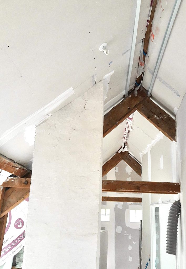 confiez la rénovation de vos combles à bourg à des experts ! aménagement sur mesure, isolation performante et optimisation de l'espace pour valoriser votre maison.