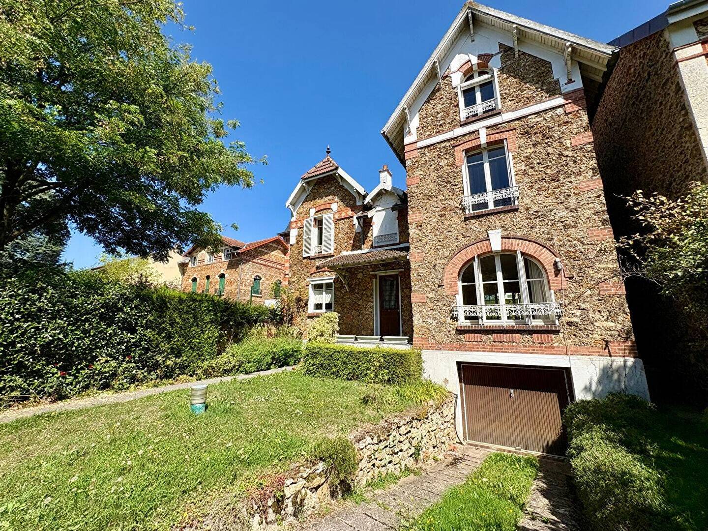 confiez la rénovation de votre maison à 92340 à des professionnels qualifiés. découvrez nos services de rénovation sur mesure pour moderniser et valoriser votre habitat à bourg-la-reine.