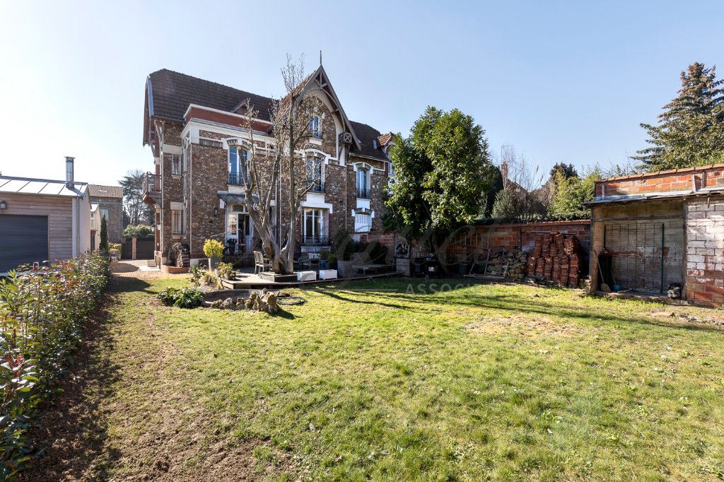 besoin de r&eacute;nover votre maison &agrave; bourg-la-reine 92340 ? d&eacute;couvrez nos services de r&eacute;novation sur mesure : travaux de qualit&eacute;, conseils personnalis&eacute;s et accompagnement complet pour moderniser votre int&eacute;rieur.