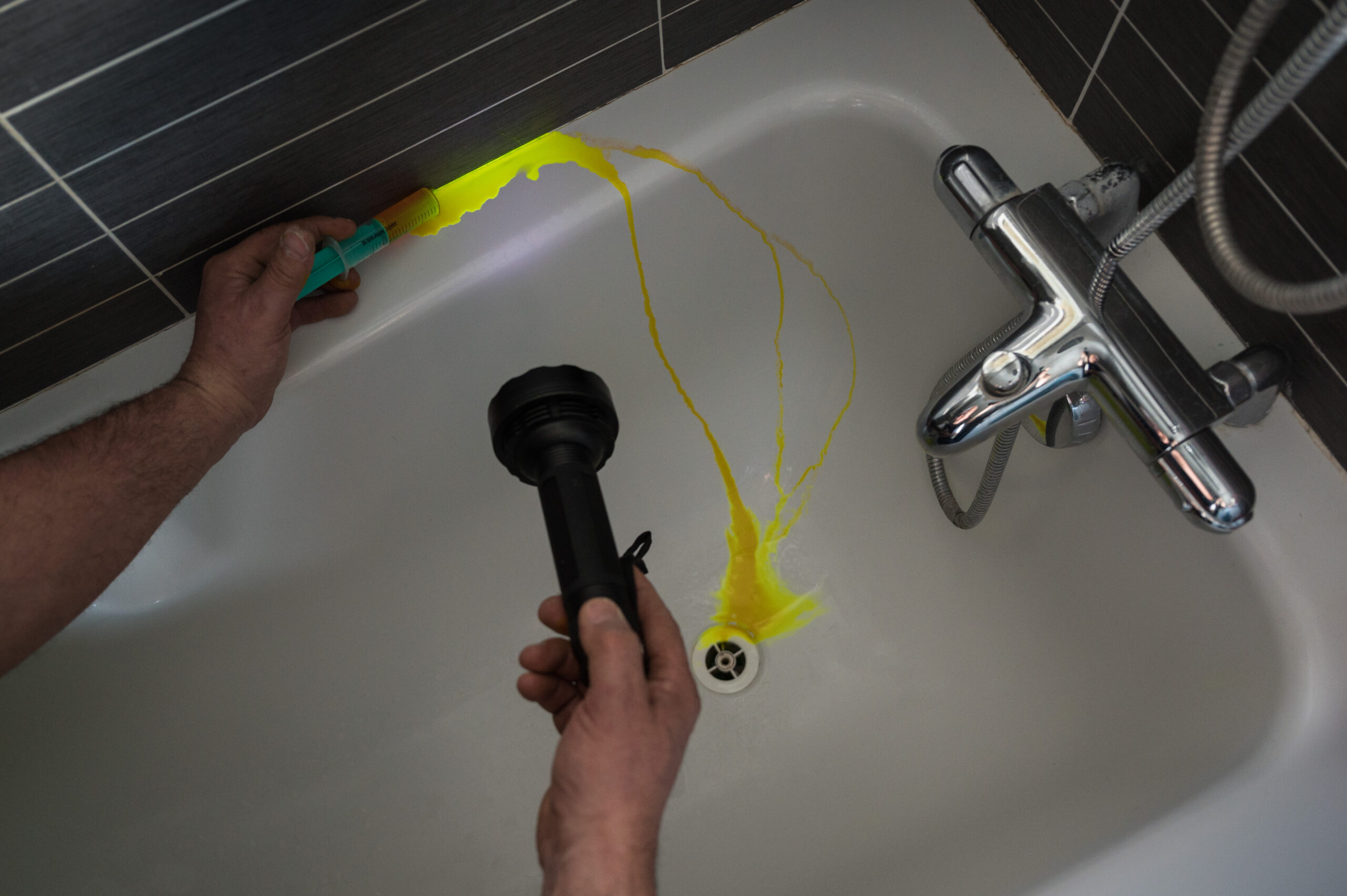 besoin d'une intervention rapide pour une fuite d'eau &agrave; bourg-la-reine ? notre service d'urgence plomberie est disponible 24h/24 pour r&eacute;soudre tous vos probl&egrave;mes de fuites efficacement et rapidement.