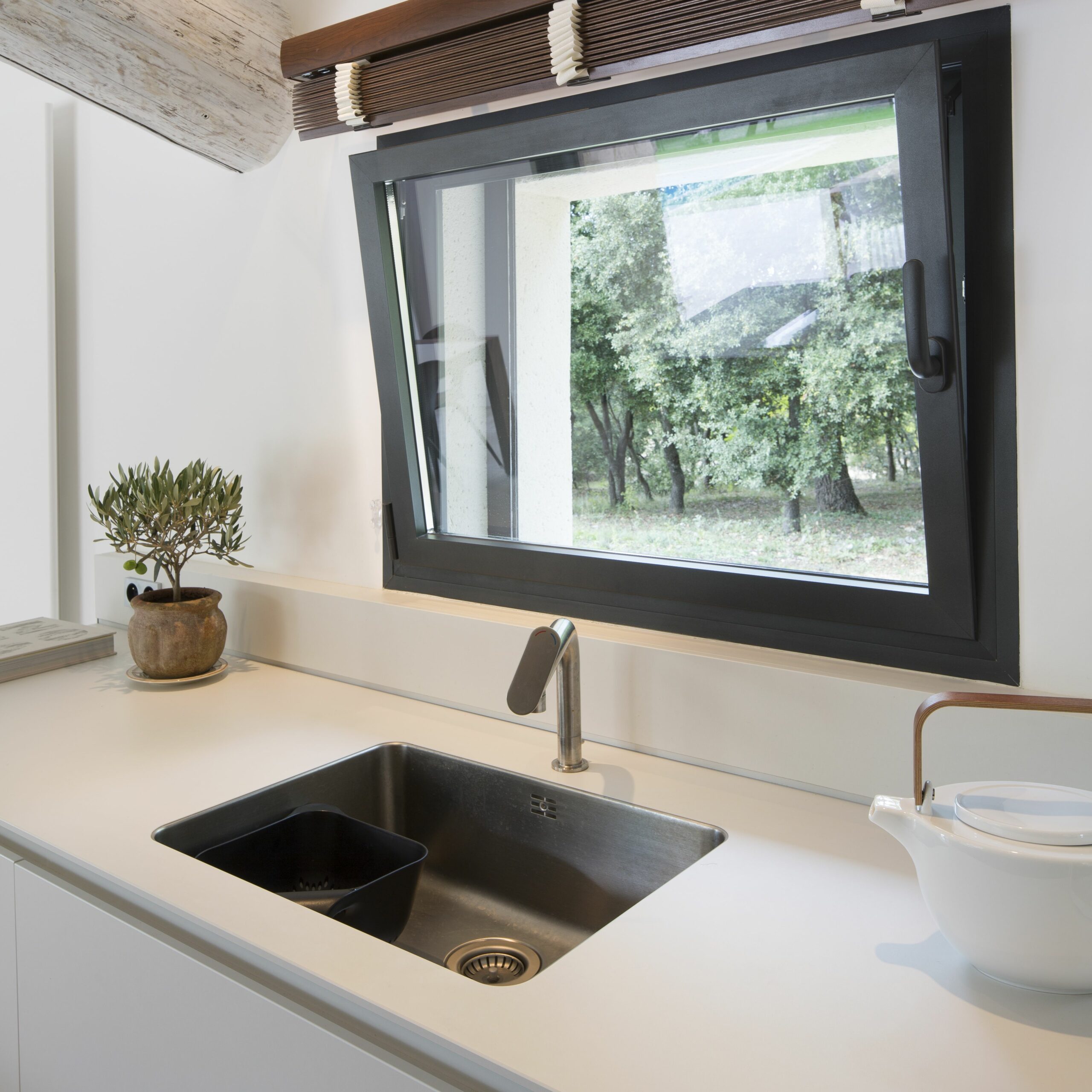 besoin d'un d&eacute;pannage rapide pour vos fen&ecirc;tres ? d&eacute;couvrez nos solutions efficaces pour r&eacute;parer vos fen&ecirc;tres en toute simplicit&eacute; et assurer votre confort au quotidien.