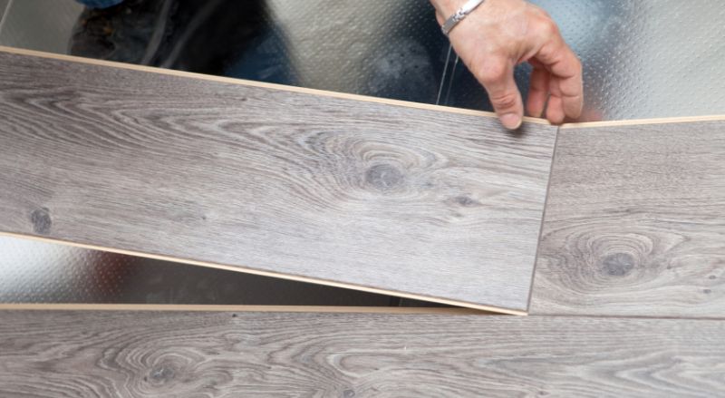 d&eacute;couvrez tout ce qu'il faut savoir sur le prix du parquet : tarifs moyens, facteurs influen&ccedil;ant les co&ucirc;ts, conseils pour choisir un parquet adapt&eacute; &agrave; votre budget et astuces pour &eacute;conomiser sur votre projet de rev&ecirc;tement de sol.