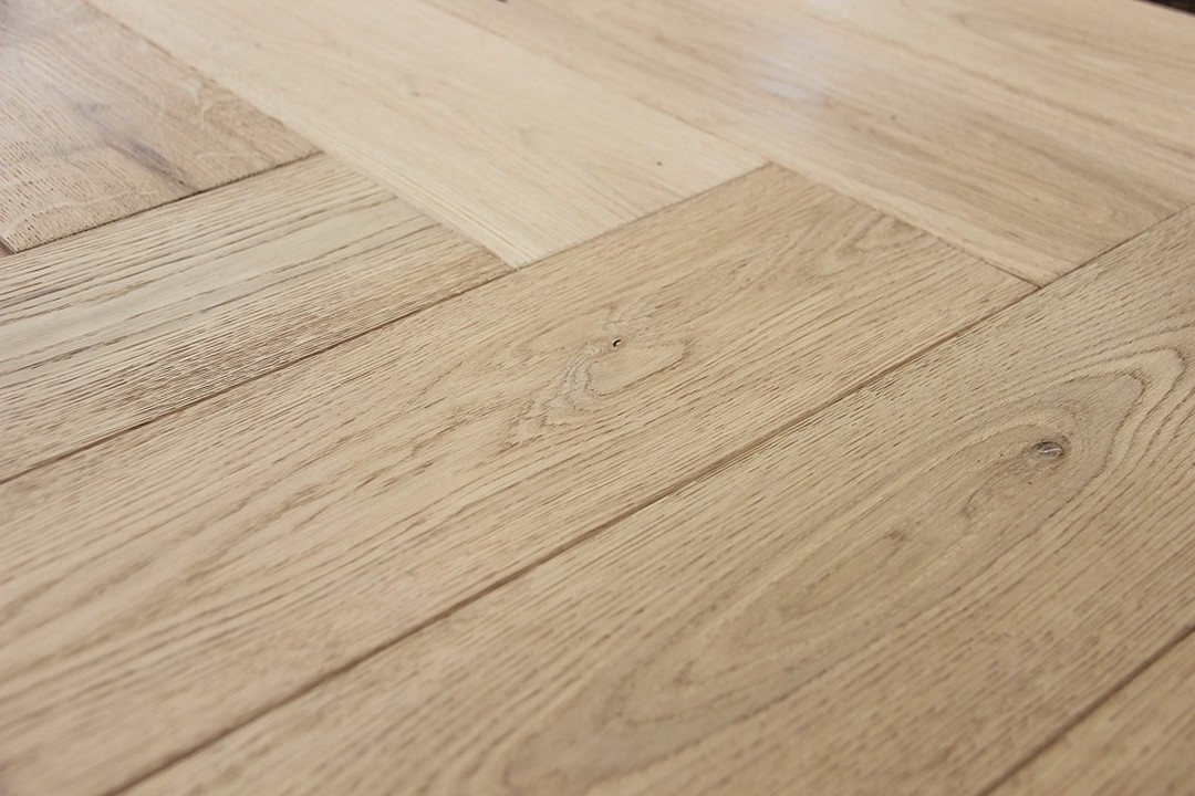 d&eacute;couvrez les prix pour la pose de parquet : tarifs au m2, conseils pour bien choisir votre artisan, et facteurs qui influencent le co&ucirc;t de l'installation de votre sol en bois.