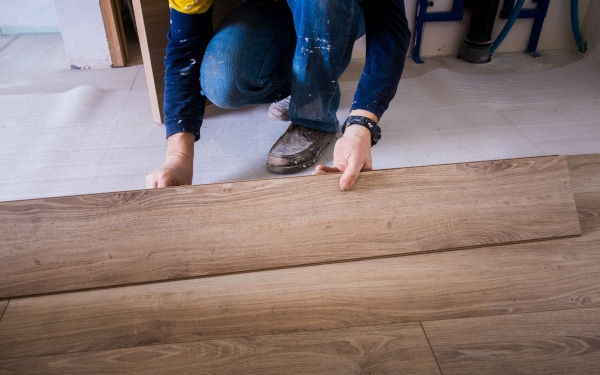 d&eacute;couvrez les tarifs pour la pose de parquet, conseils sur les diff&eacute;rents types de pose et facteurs influen&ccedil;ant le prix. estimez votre budget pour un parquet &eacute;l&eacute;gant et durable.