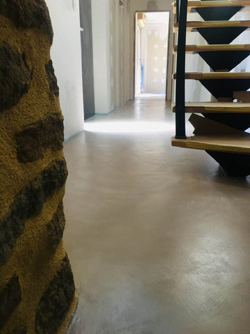 d&eacute;couvrez le prix du b&eacute;ton cir&eacute; au m&sup2; : nos conseils pour estimer le co&ucirc;t de vos travaux, les facteurs qui influencent le tarif et les fourchettes de prix en 2024.