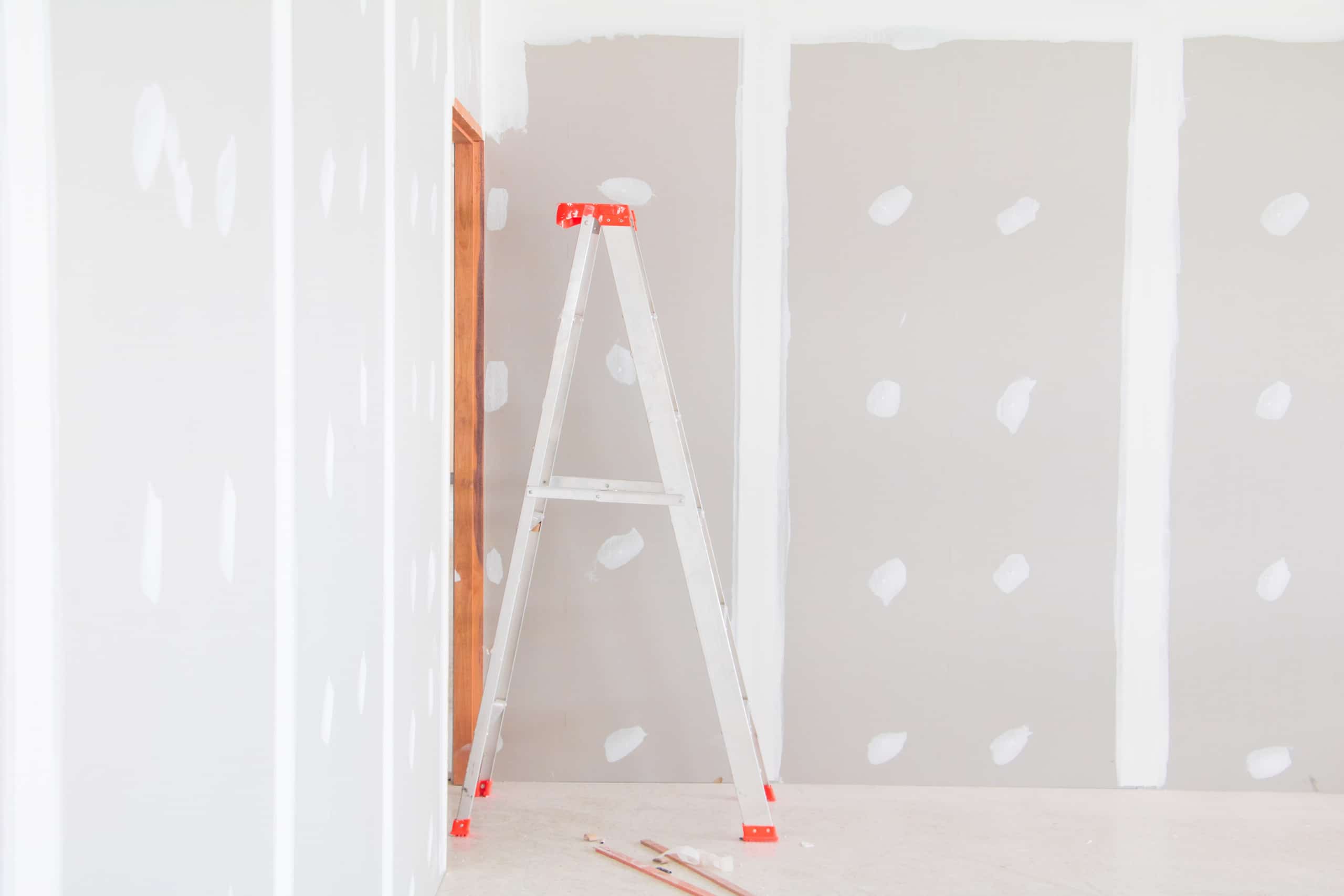 d&eacute;couvrez le prix du placo au m2 en 2024 : tarifs moyens, facteurs influen&ccedil;ant le co&ucirc;t, conseils pour estimer votre budget et r&eacute;ussir vos travaux d&rsquo;am&eacute;nagement int&eacute;rieur.